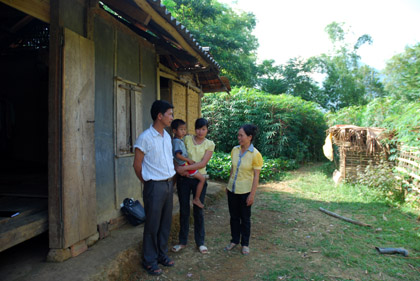 Gia đình chị đinh Thị Xiêm - một hộ nghèo ở bản Nà Ban, xã Thạch Lương (Văn Chấn).